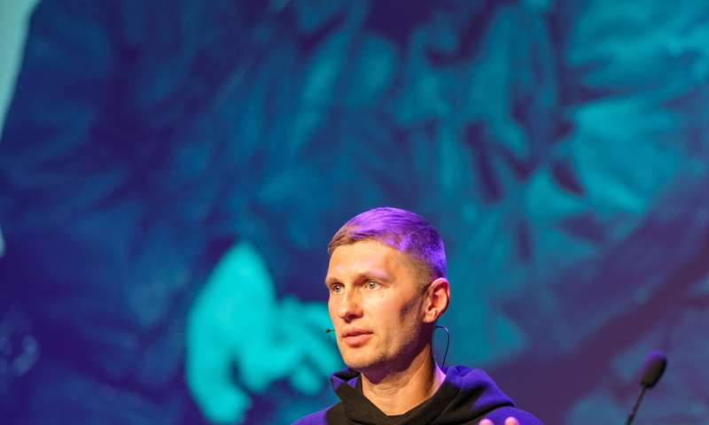 Evgeniy Levchenko staat in Vrijheidscollege stil bij drie jaar oorlog in Oekraïne